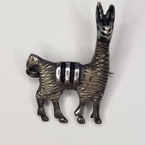 Llama pin
